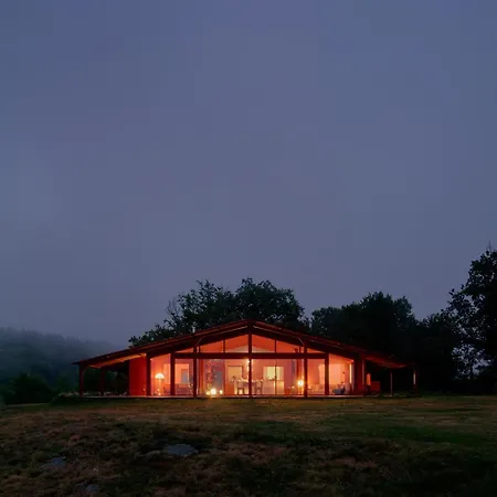 ヴィラ 3 Bedroom Glass-house In Auvergne