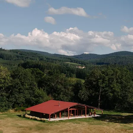 3 Bedroom Glass-house In Auvergne 别墅
