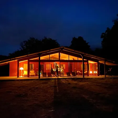 3 Bedroom Glass-house In Auvergne ヴィラ