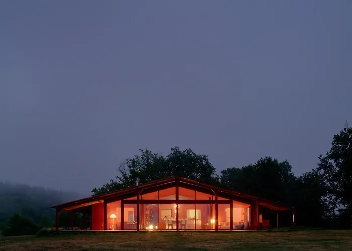 Vila 3 Bedroom Glass-house In Auvergne