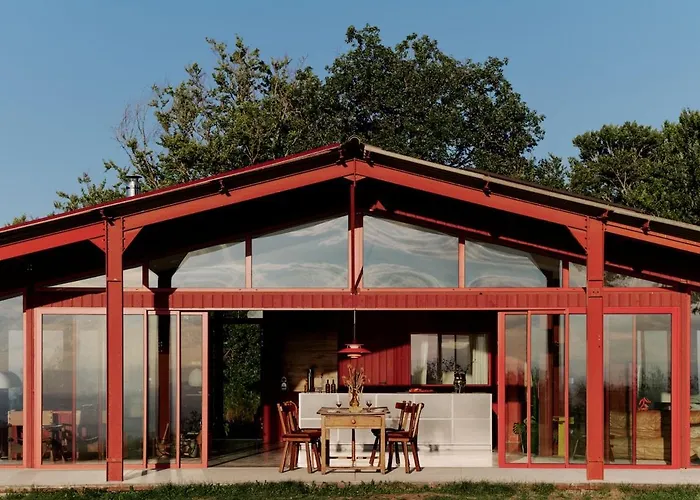 3 Bedroom Glass-house In Auvergne Vila