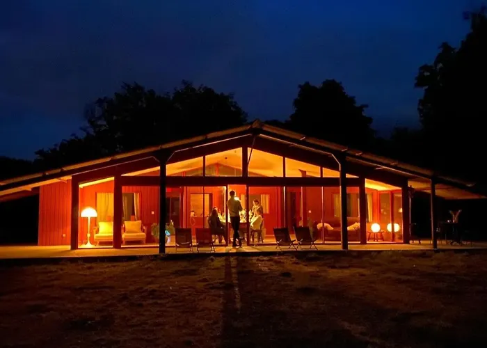 3 Bedroom Glass-house In Auvergne Vila